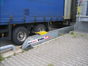 Блокираторы грузовых автомобилей трейлеров - Weel Lok Restraints